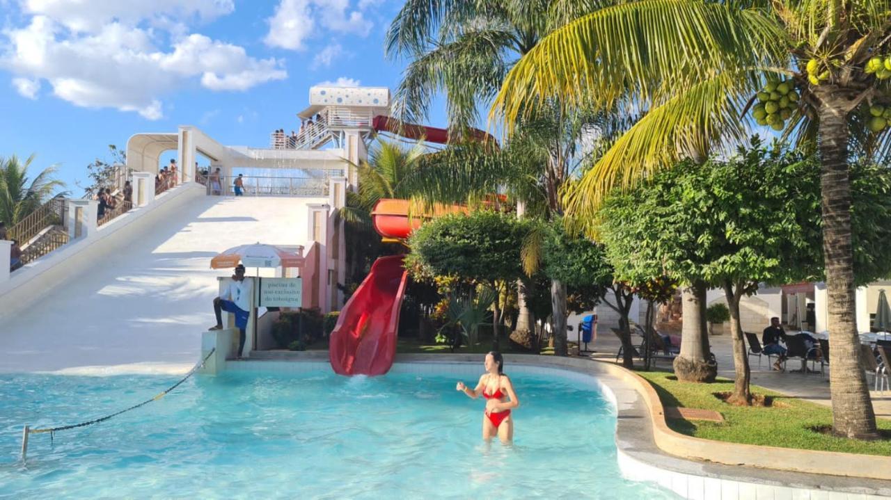 Thermas Lacqua Diroma Com Piscina De Ondas Gratis 24Horas Caldas Novas Esterno foto
