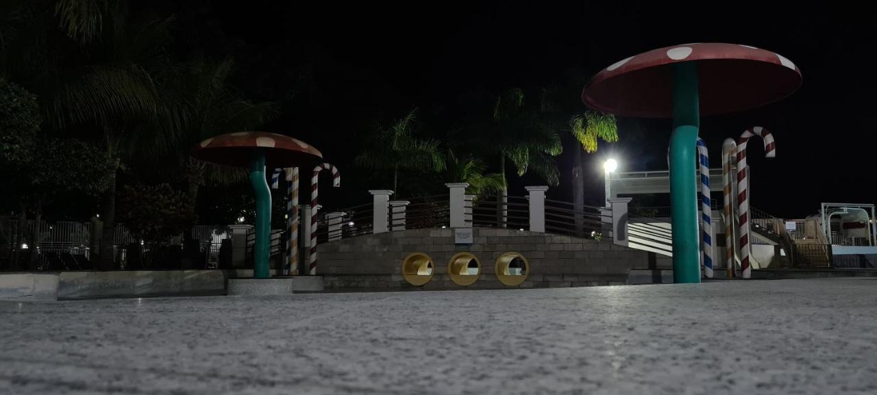 Thermas Lacqua Diroma Com Piscina De Ondas Gratis 24Horas Caldas Novas Esterno foto